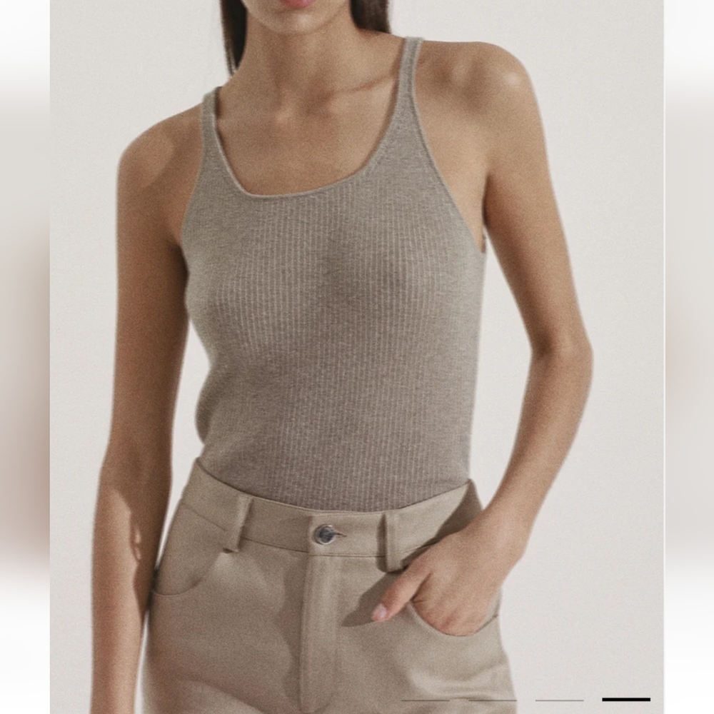 TOVE Ribbed Tank Top in Taupe